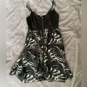 Ecote zip up dress size medium